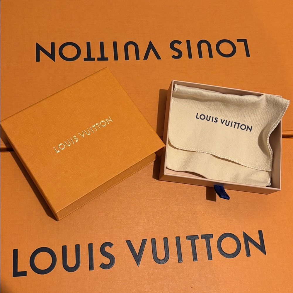 Authentic Louis Vuitton Small Accessory Box & dust bag bundle